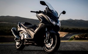Kymco AK 550cc - Motomundi - Zaragoza